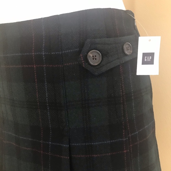 GAP Dresses & Skirts - NWT Gap green/ black plaid pleated skirt